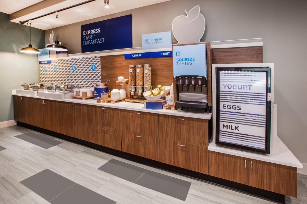 Holiday Inn Express & Suites Windsor East - Lakeshore By Ihg Tecumseh Экстерьер фото