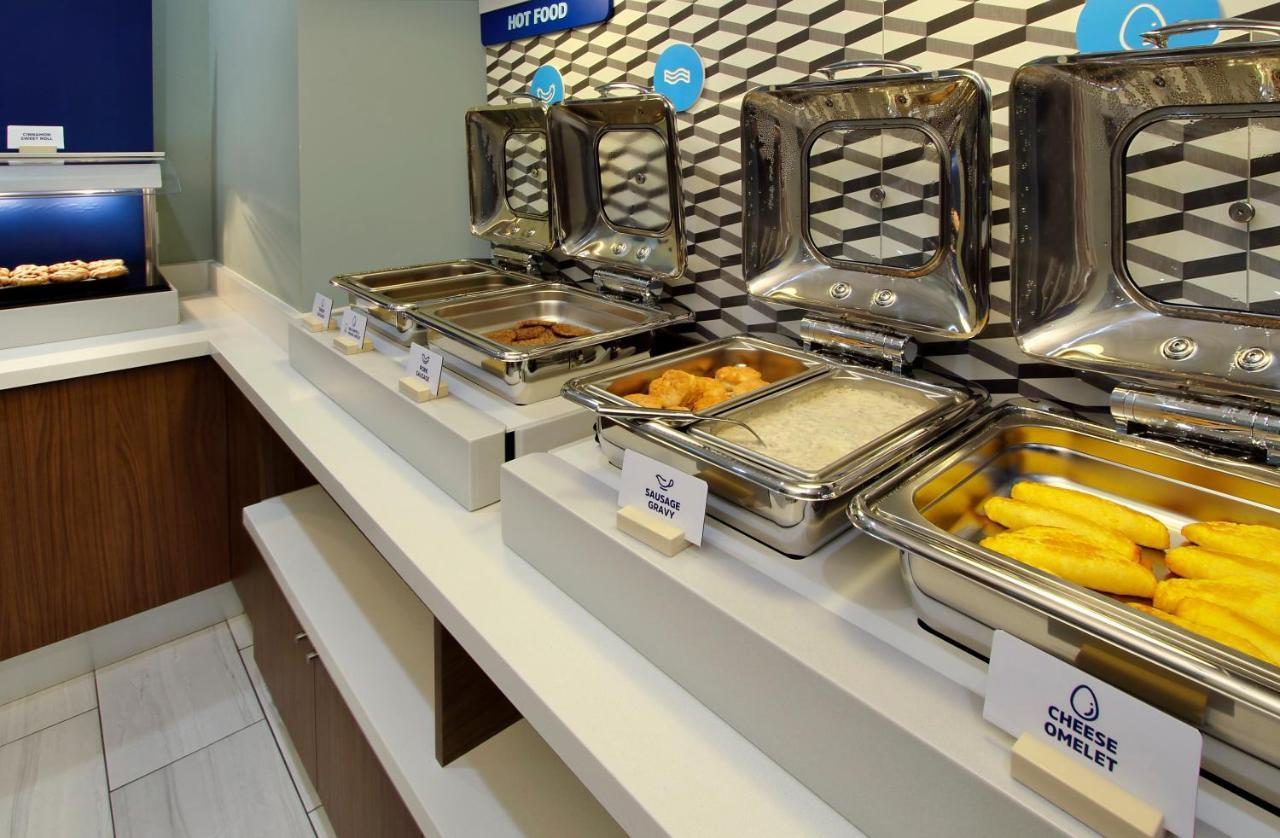 Holiday Inn Express & Suites Windsor East - Lakeshore By Ihg Tecumseh Экстерьер фото