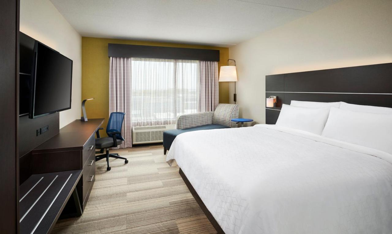Holiday Inn Express & Suites Windsor East - Lakeshore By Ihg Tecumseh Экстерьер фото