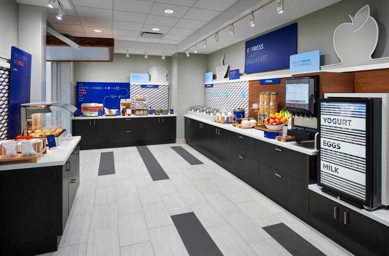 Holiday Inn Express & Suites Windsor East - Lakeshore By Ihg Tecumseh Экстерьер фото