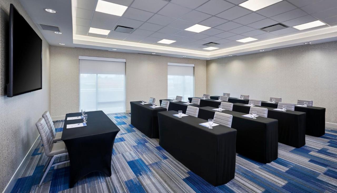 Holiday Inn Express & Suites Windsor East - Lakeshore By Ihg Tecumseh Экстерьер фото